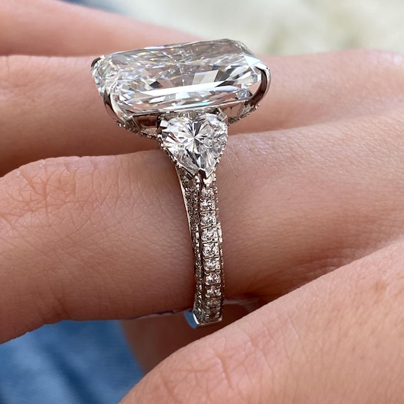 天然ダイヤモンド　リング 豪華な13.44カラットのラディアントカットダイヤモンドエンゲージ