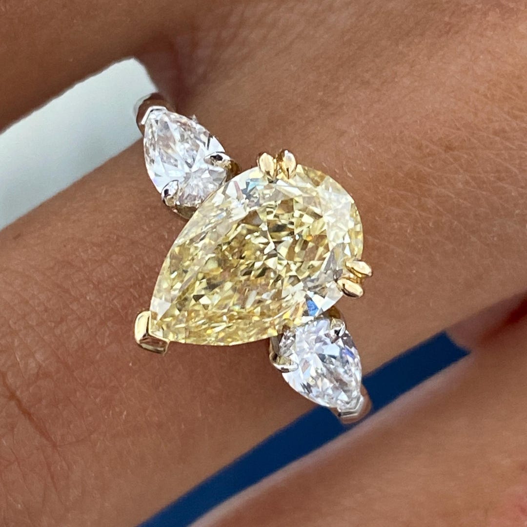 Exquisite 2.30 Ct Fancy Vivid Yellow Pear Cut VS1 Lab Created