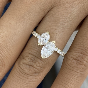 1.7ct E/VVS2 Oval Cut Lab Created Diamond Half Eternity Ring 18K Yellow Gold Setting 1 Oval Shaped Side Stones