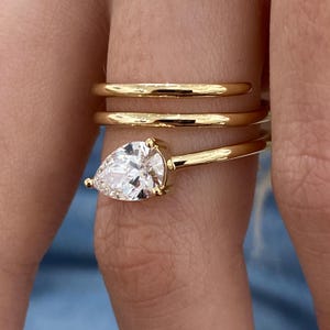 14K Yellow Gold Solitaire, Pear Diamond Engagement Ring, Certified 1ct E/VVS2 Lab Created Diamond, Proposal Ring