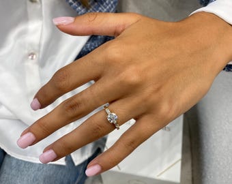 Anello da uomo con diamante taglio rotondo creato in Anello da uomo con diamante taglio rotondo creato in