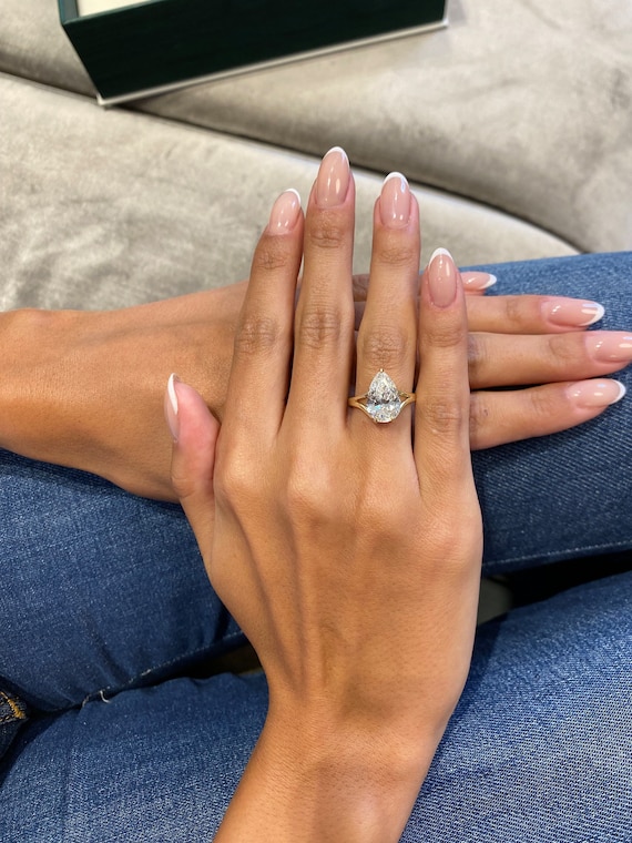 Anillo de compromiso gigante sale