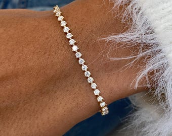 Elegant 14K Yellow Gold Bracelet with Lab-Created Diamond, 0.93 Carat E/VVS2 Round Cut Prong Set, Anniversary Gift