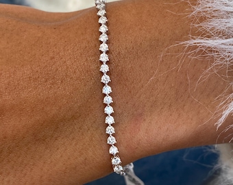 Elegant Half Tennis Lab-Created Diamond Bracelet in 14K White Gold - 0.95 Carat E/VVS2 Round Cut, Prong Setting Bracelet