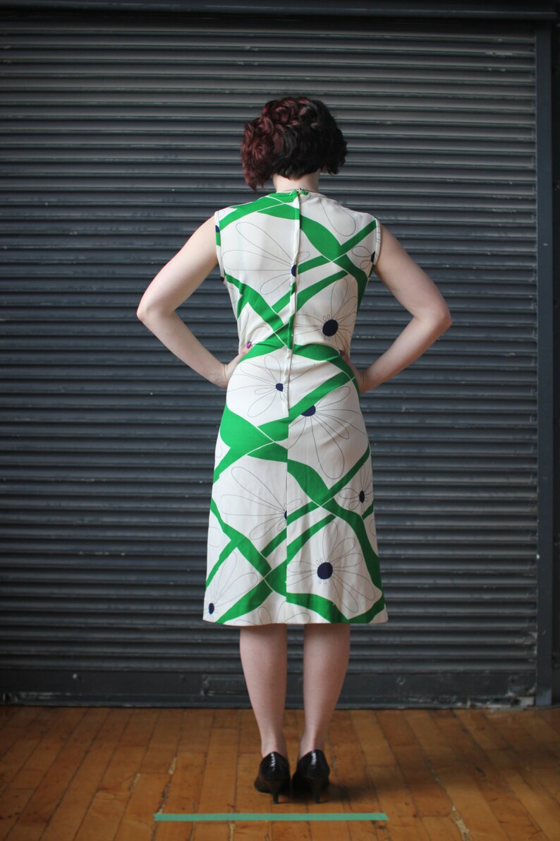 Vintage sleeveless jersey dress in green and white psychedelic floral print, 1970s image 3