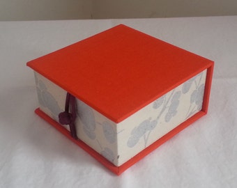 Ręcznie robione pudełko z klapką - Mandarynka czerwona/srebrna śliwka