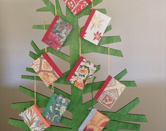 5 ręcznie robionych miniaturowych ozdób świątecznych w formie książeczek – papier włoski