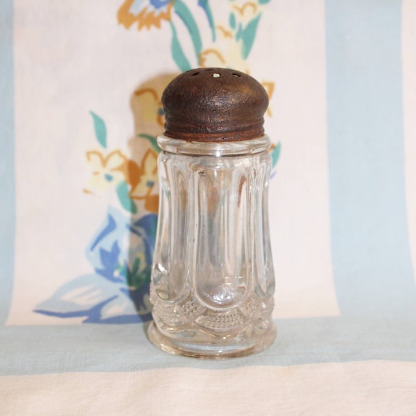 Glass Shaker, pepper Shaker, Sugar Shaker, vintage