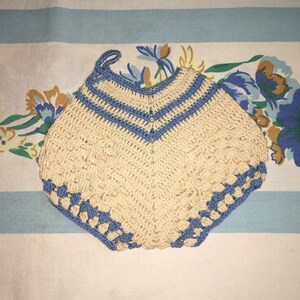 Crocheted Pot Holder, Bloomer Design, 1940s Kitchen Decor