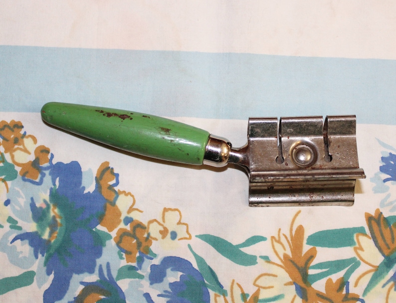 Knife Sharpener, Handheld knive sharpener, Green Handle, 1930s bild 2