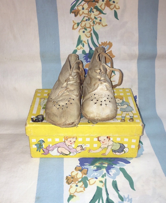 Baby Shoes, Baby shoes with Box, vintage baby shoe