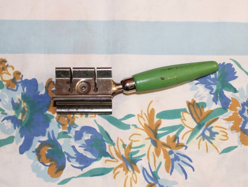 Knife Sharpener, Handheld knive sharpener, Green Handle, 1930s bild 1