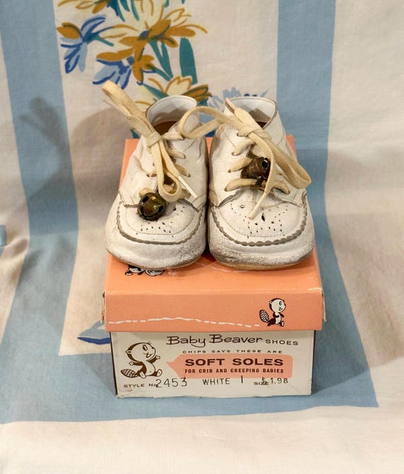 Baby crib shoes, Baby Beaver Brand, 1940s