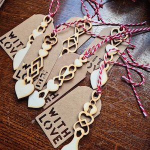 Welsh Love Spoons Christmas Gift Tags x 6 with extra With Love Tag attached