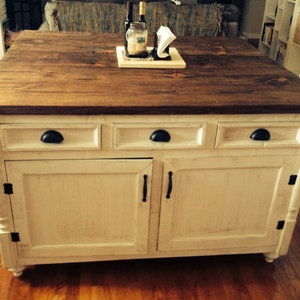 KITCHEN ISLAND