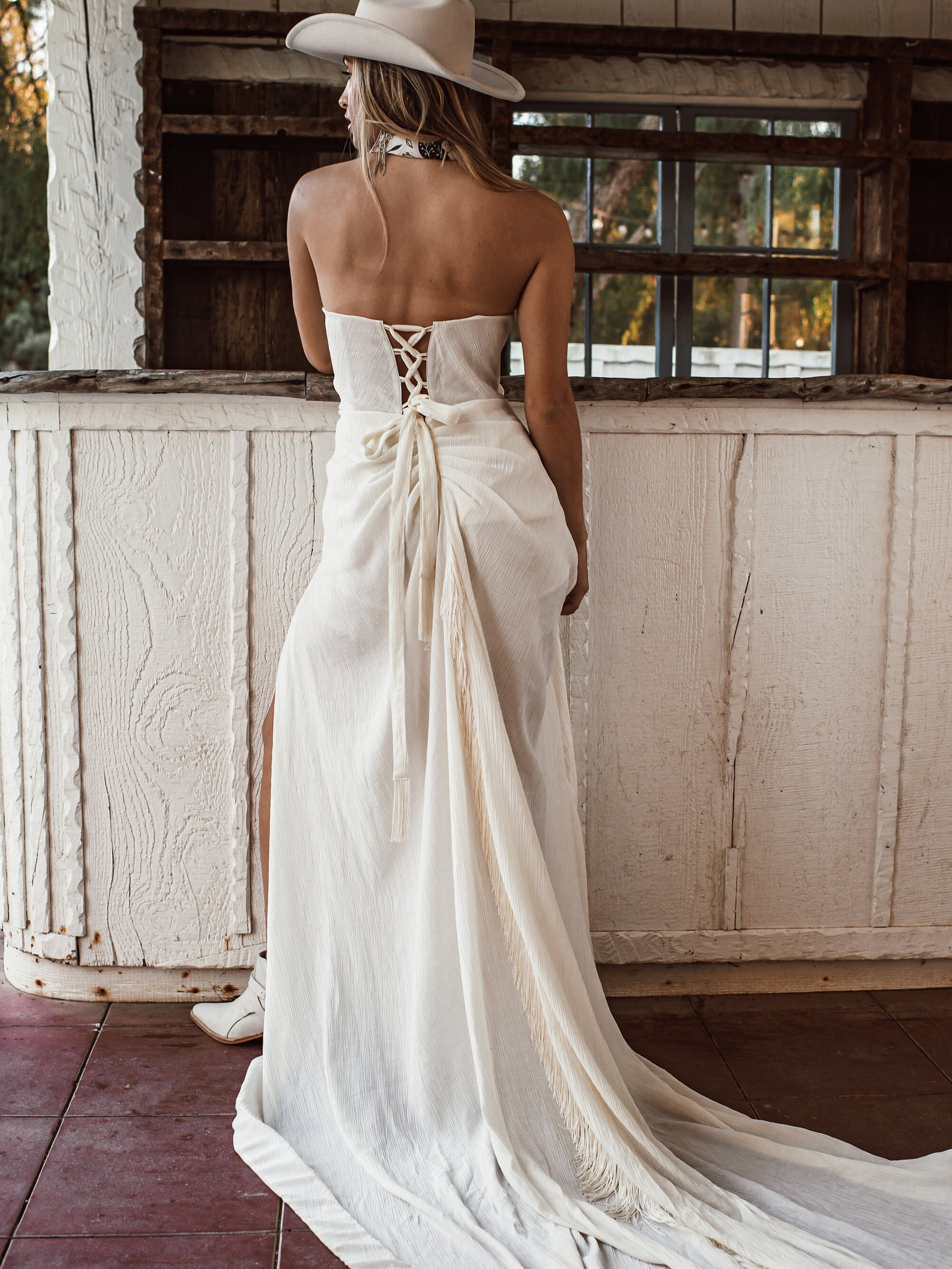 Western Wedding Dresses Strapless: Timeless Elegance with Modern Flair