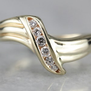 Anillo modernista de oro amarillo de 14k con diamante, talla 5