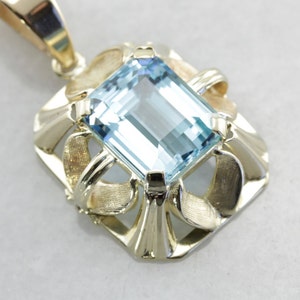 Bellissimo e audace, pendente in topazio blu in oro giallo 9DWTWW-P