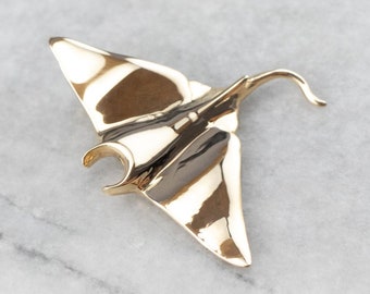 Large Gold Manta Ray Pendant, 14K Yellow Gold Pendant, Marine Life Pendant, Animal Jewelry, Nautical Gift, Unisex Pendant QF59A92A