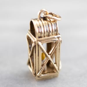 Großer Gold Laternen Charm, Vintage Gold und Emaille Anhänger, Charm Anhänger, Schichtung Anhänger, Vintage Gold Charms, Charm Kollektion E5N0WQUR