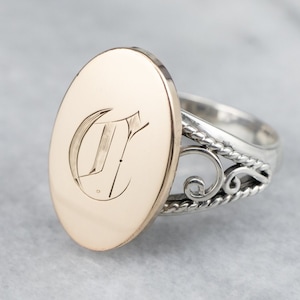 Bague à chevalière monogramme en métal mixte « C », bague à chevalière C en vieil anglais, chevalière en argent et en or, bague initiale en C, chevalière en filigrane A5944