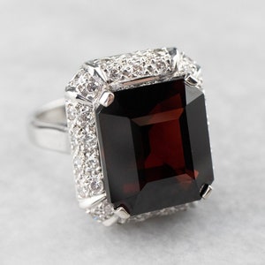 Garnet and Diamond Cocktail Ring, 18K White Gold Garnet Ring, Garnet Statement Ring, Garnet Jewelry, January Birthstone, Halo Ring D0WURECN