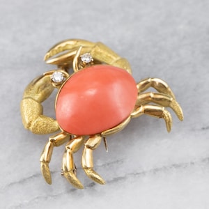 Vintage Coral and Diamond Crab Brooch, Textured 18K Gold Crab Pin, Nautical Jewelry, Statement Brooch, Unisex Gift, Estate Jewelry L9HF48EH