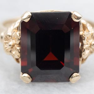 Vintage Gold Garnet Solitaire Floral Ring, Yellow Gold Garnet Ring, Garnet Ring, Red Garnet, Garnet Jewelry, Floral Ring A61156