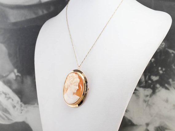 Large Vintage Cameo Brooch or Pendant Yellow Gold Cameo Cameo