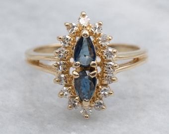 Anillo de oro amarillo con doble halo de zafiros y diamantes