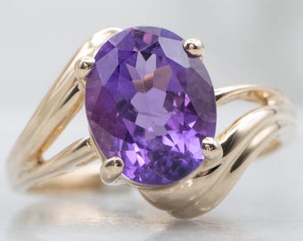 Oval geschliffener Amethyst in einer Vintage-Goldfassung