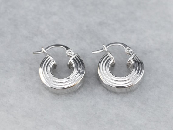 14K White Metal Fashion Grooved Hoop Earrings 14K White Metal Fashion Grooved Hoop Earrings