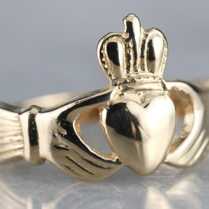 Vintage Gold Claddagh Band, Unisex Band, Yellow Gold Claddagh Ring, Irish Wedding Band, Irish Band, Traditional Band 3V5DNJJT