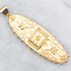 Vintage Ornate Floral Gold Pendant, Vintage Pendant, Gold Pendant, Yellow Gold Pendant, Floral Pendant, Ornate Pendant, Oval Pendant A59047
