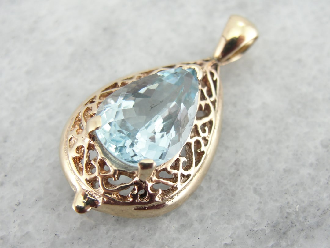 Large Aquamarine Solitaire Extraordinary Stone in Yellow Gold - Etsy