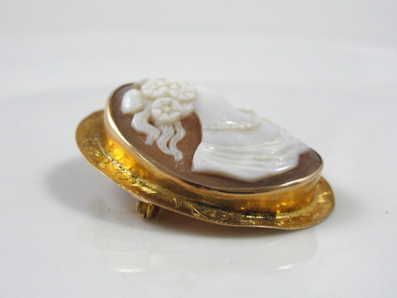 Stunning Etched Gold Victorian Cameo with Flower … - image 3