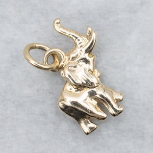 Pingente de elefante dourado, pingente de ouro vintage, pingente de animal, pingente de camadas, presente de aniversário, espírito animal, amuleto da sorte A65309