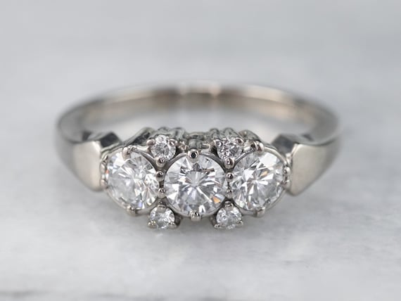 Stunning Diamond Engagement Ring, Round Brilliant… - image 1