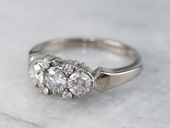 Stunning Diamond Engagement Ring, Round Brilliant… - image 3