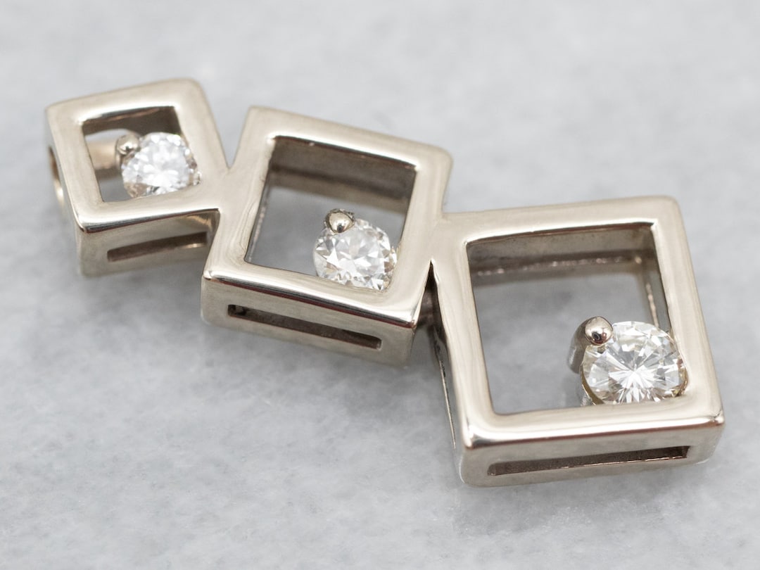 Anello in oro bianco con topazio Ct 0,90 e diamanti - GIOIELLERIA ROMA Anello in oro bianco con topazio Ct 0,90 e diamanti - GIOIELLERIA ROMA