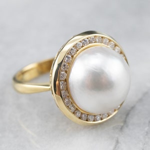 Mabe Pearl Cocktail Ring, Pearl and Diamond Halo Ring, Pearl Statement Ring, 18K Gold Pearl Ring, Bridal Jewelry, Anniversary Ring QF6K3NLP