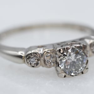 Retro Diamond Engagement Ring, Vintage Diamond Ring, Three Stone Diamond Ring, White Gold Diamond Engagement, Round Brilliant Diamond A13932