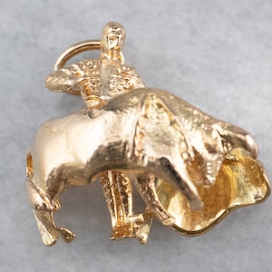 Vintage Matador and Bull Charm, Spanish Charm, Vintage Gold Charm, 18K Gold Charm, Unisex Charm, Layering Pendant EAXX8V57