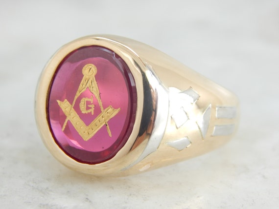 Masonic Ring in Vintage Mix Metal Mounting NTAH6J… - image 1