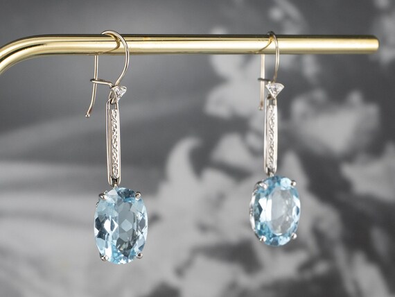ORECCHINI PENDENTI IN ORO BIANCO 18KT E TOPAZIO AZZURRO E DIAMANTI