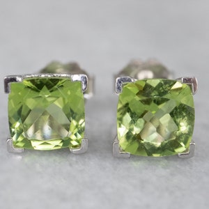 Peridot Weißgold Ohrstecker, Ohrstecker, August Geburtsstein, Geschenk für sie, Edelstein Ohrringe, grüne Ohrstecker, 8FU20EKX
