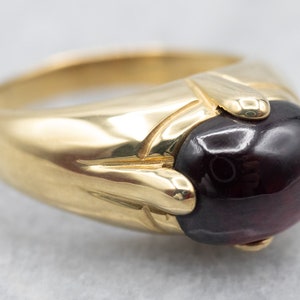 18K Yellow Gold Vintage Garnet Cabochon Solitaire Ring, Garnet Ring, Garnet Cocktail Ring, Cocktail Ring, Garnet Cabochon, Ring A18831