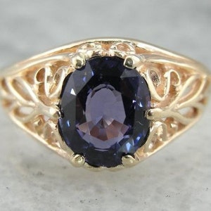 Anello con zaffiro blu-viola ardesia intenso: anello da cocktail o anello di fidanzamento con zaffiro pregiato e montatura in oro filigranato D1Q92C-N