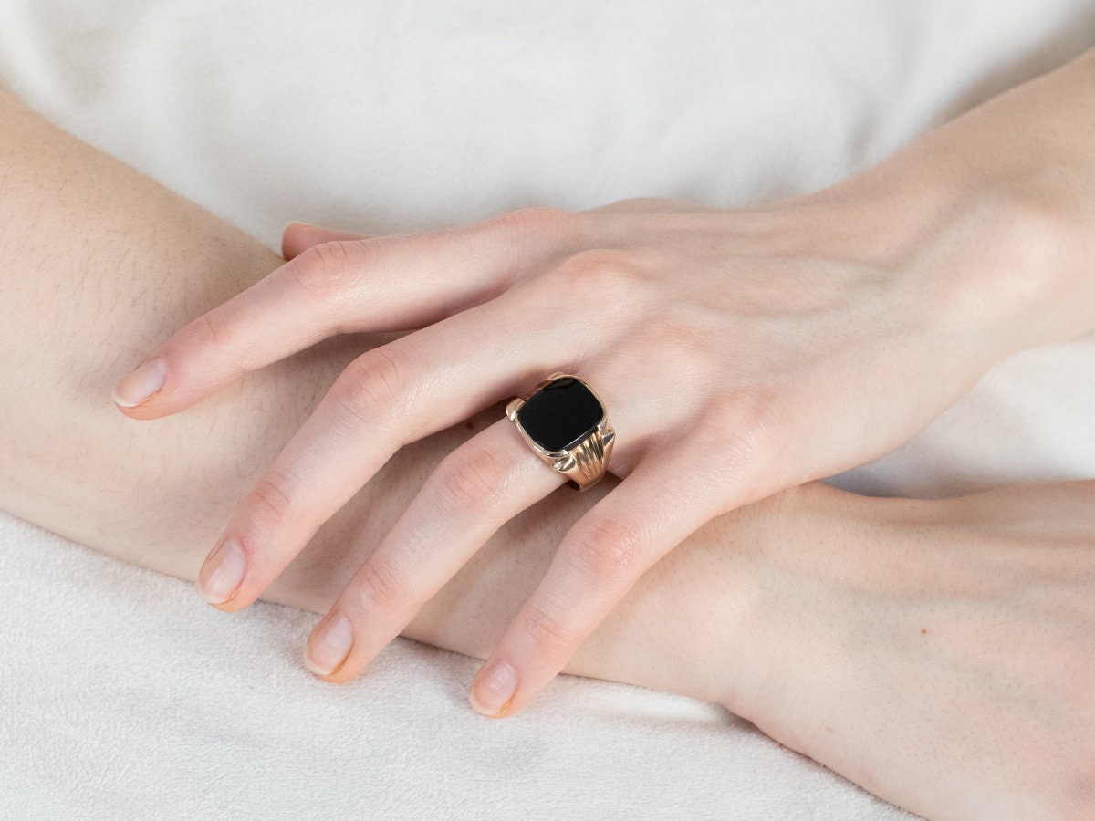 Vintage gold on sale onyx ring
