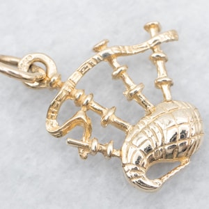 Vintage Gold Dudelsack Charme, musikalische Charme, Musik Geschenk, Schottland Andenken, Gelbgold, Schichtung Anhänger, Bettelarmband, Unisex Geschenk A27467
